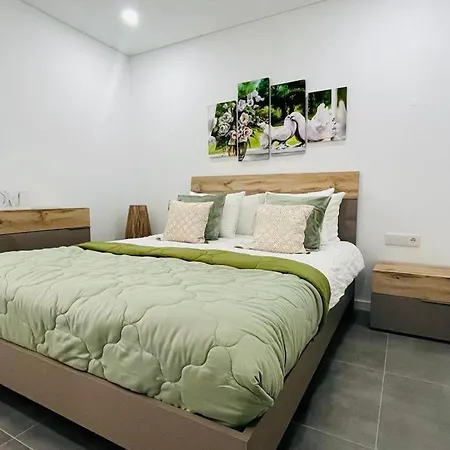 Happy Sunrise Apartment *